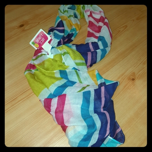 Colorful Infinity scarf - Picture 4 of 4